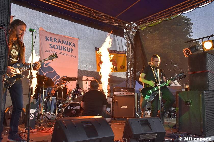 Vochov přivítal nový festival - Radovan Fest vol. 0 s kapelami Znouzectnost nebo Sex Deviants