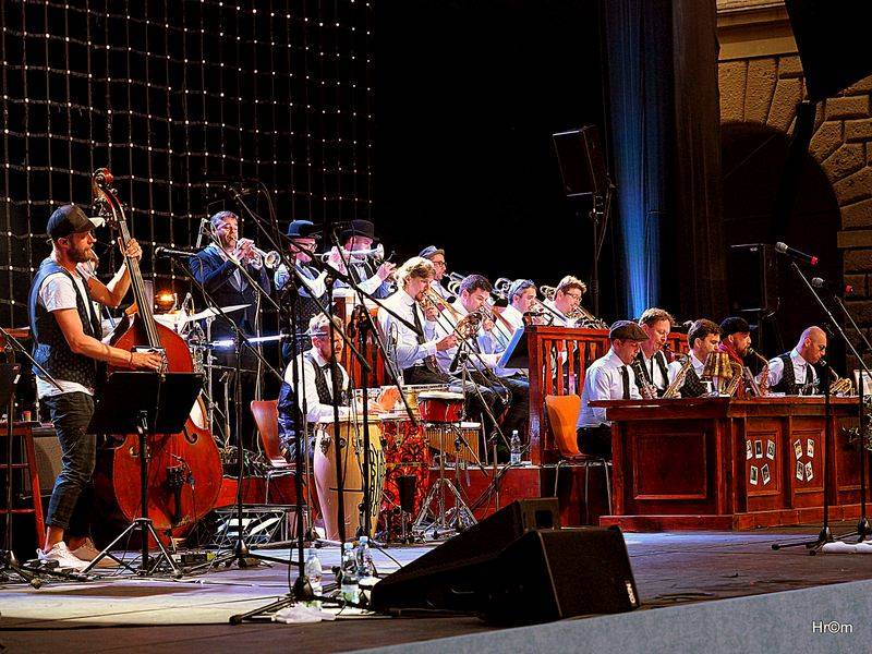 Vojta Dyk a B-Side Band rozvášnili publikum Smetanovy Litomyšle