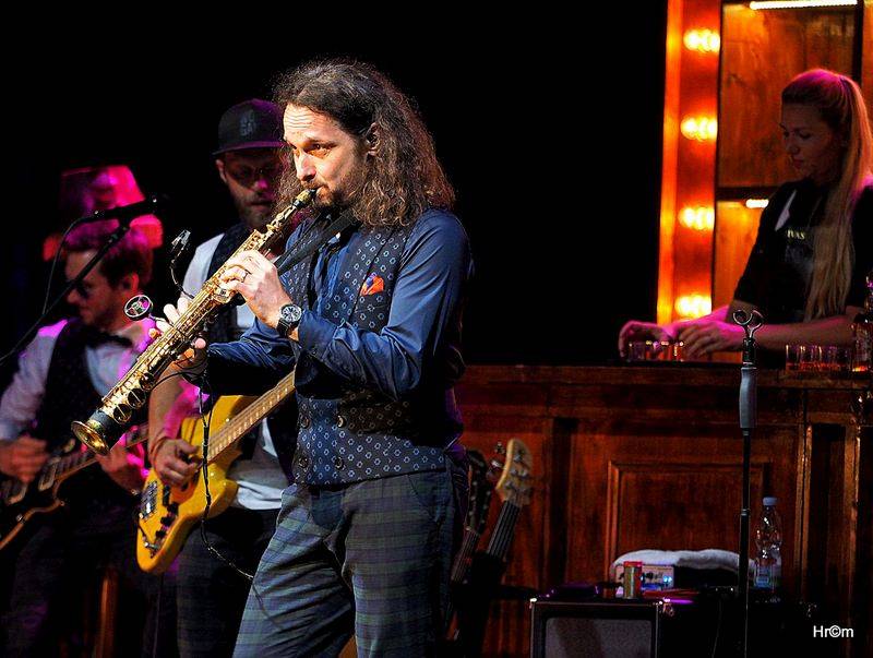 Vojta Dyk a B-Side Band rozvášnili publikum Smetanovy Litomyšle