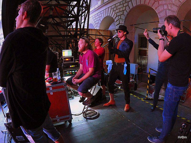 Vojta Dyk a B-Side Band rozvášnili publikum Smetanovy Litomyšle