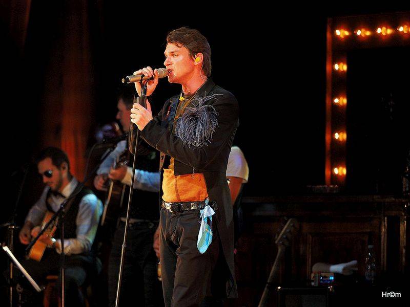 Vojta Dyk a B-Side Band rozvášnili publikum Smetanovy Litomyšle