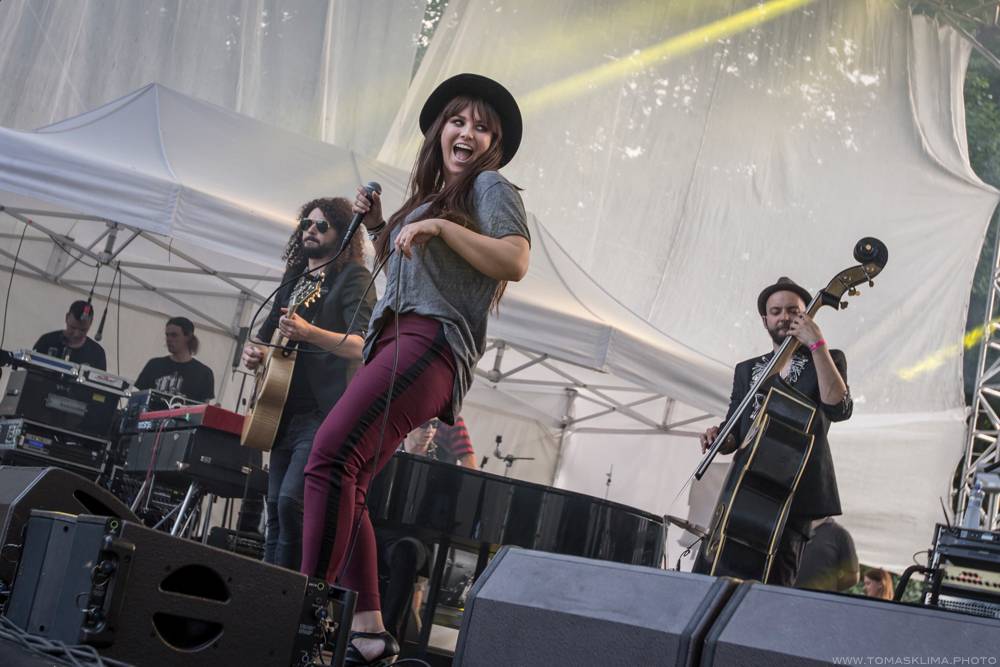 První den Metronome festivalu: Hlavní hvězdou byl Sting, vystoupili i Monkey Business nebo Ewa Farna