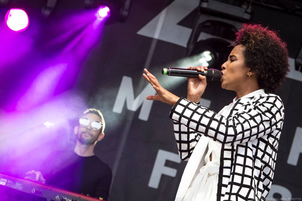 První den Metronome festivalu: Hlavní hvězdou byl Sting, vystoupili i Monkey Business nebo Ewa Farna