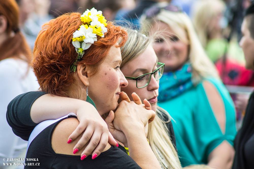 Divokej Bill v Praze: Žlutými lázněmi se prohnala vlna Tsunami 