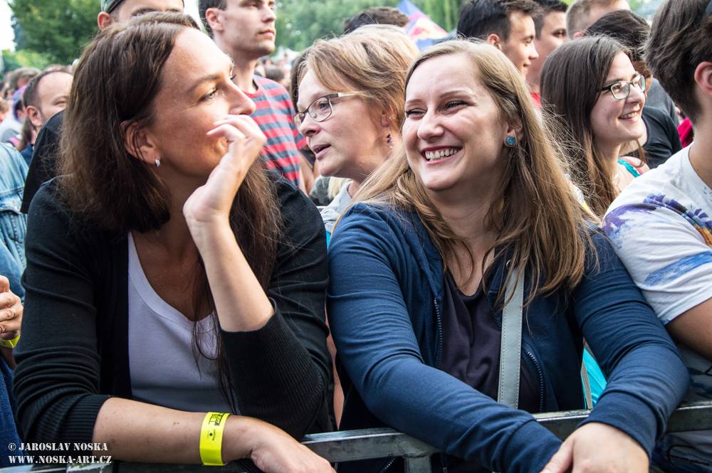 Divokej Bill v Praze: Žlutými lázněmi se prohnala vlna Tsunami 