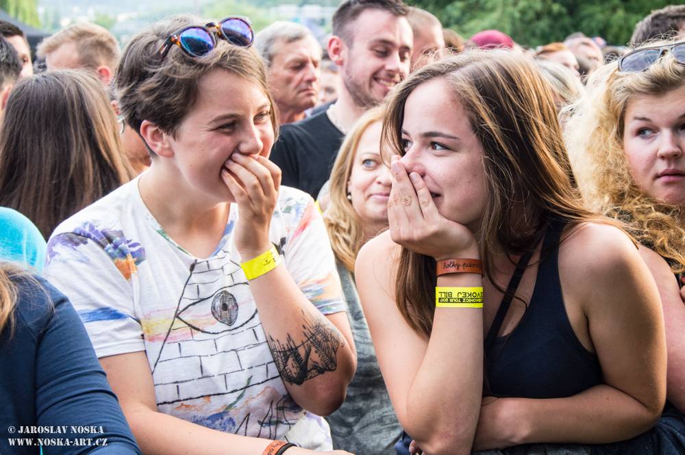 Divokej Bill v Praze: Žlutými lázněmi se prohnala vlna Tsunami 