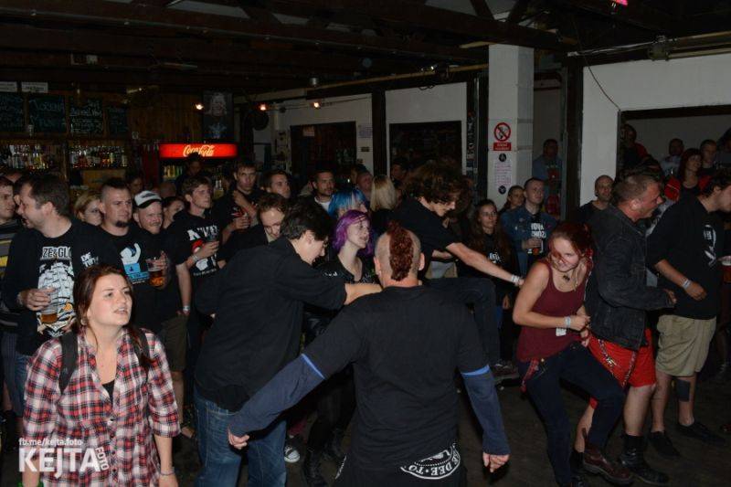 Za koule punk fest hostil v Modré Vopici SPS, The Fialky, Punk Floid i Houbu