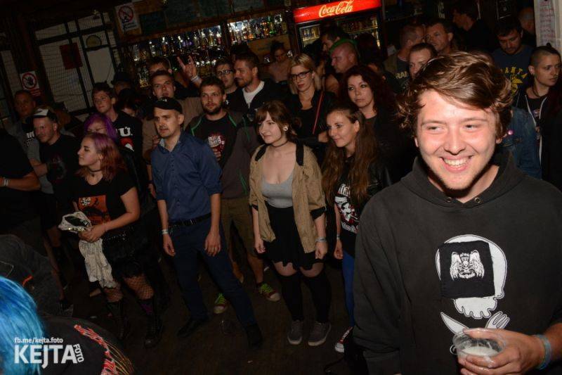 Za koule punk fest hostil v Modré Vopici SPS, The Fialky, Punk Floid i Houbu