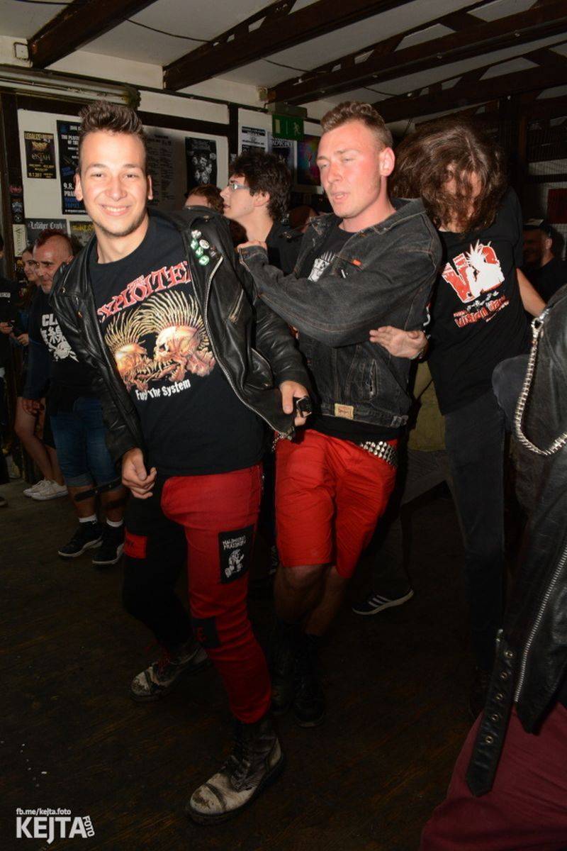 Za koule punk fest hostil v Modré Vopici SPS, The Fialky, Punk Floid i Houbu