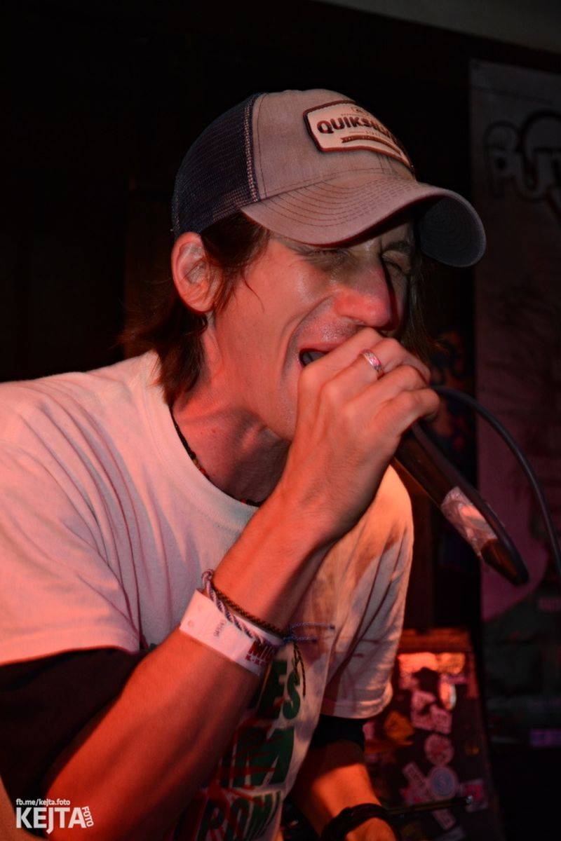 Za koule punk fest hostil v Modré Vopici SPS, The Fialky, Punk Floid i Houbu