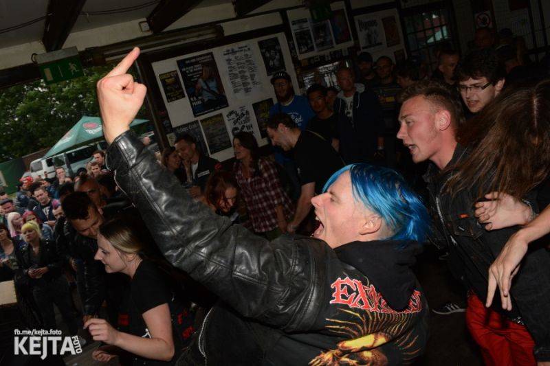 Za koule punk fest hostil v Modré Vopici SPS, The Fialky, Punk Floid i Houbu