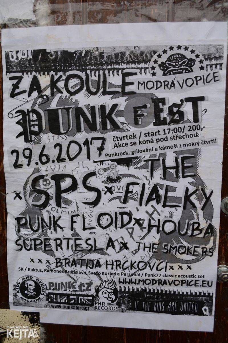 Za koule punk fest hostil v Modré Vopici SPS, The Fialky, Punk Floid i Houbu