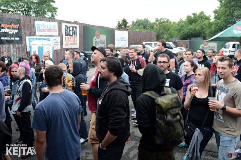 Za koule punk fest hostil v Modré Vopici SPS, The Fialky, Punk Floid i Houbu