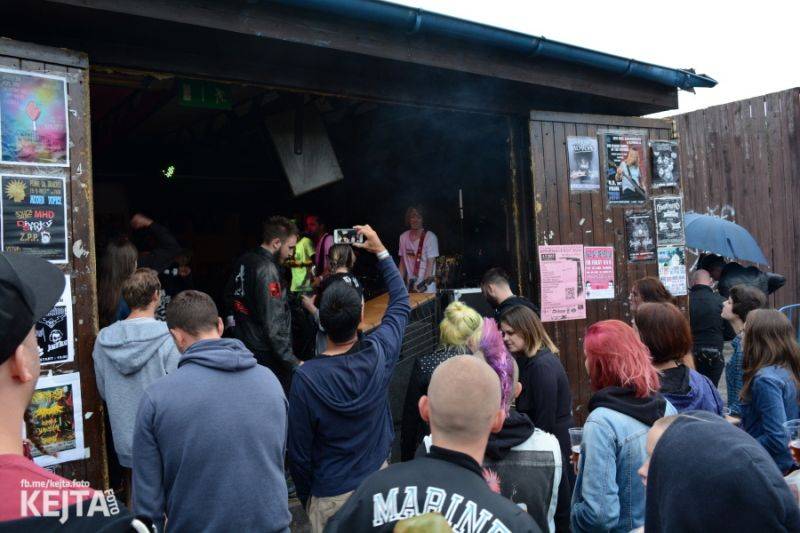 Za koule punk fest hostil v Modré Vopici SPS, The Fialky, Punk Floid i Houbu