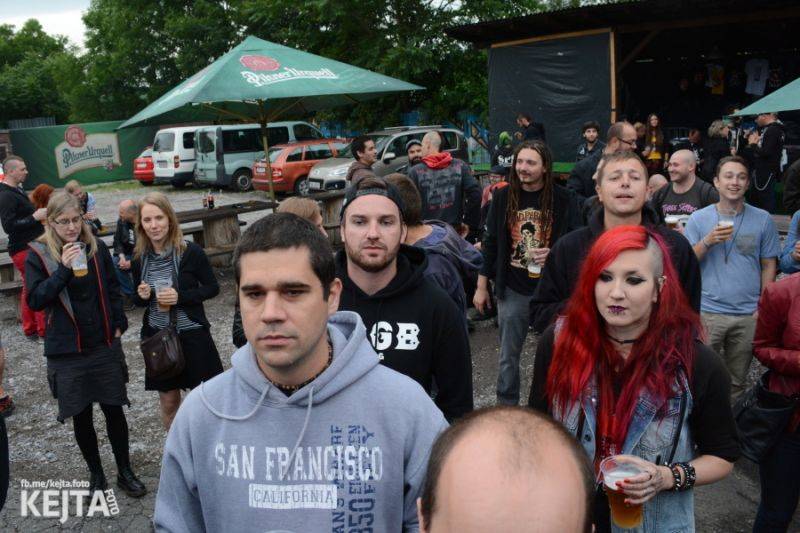 Za koule punk fest hostil v Modré Vopici SPS, The Fialky, Punk Floid i Houbu