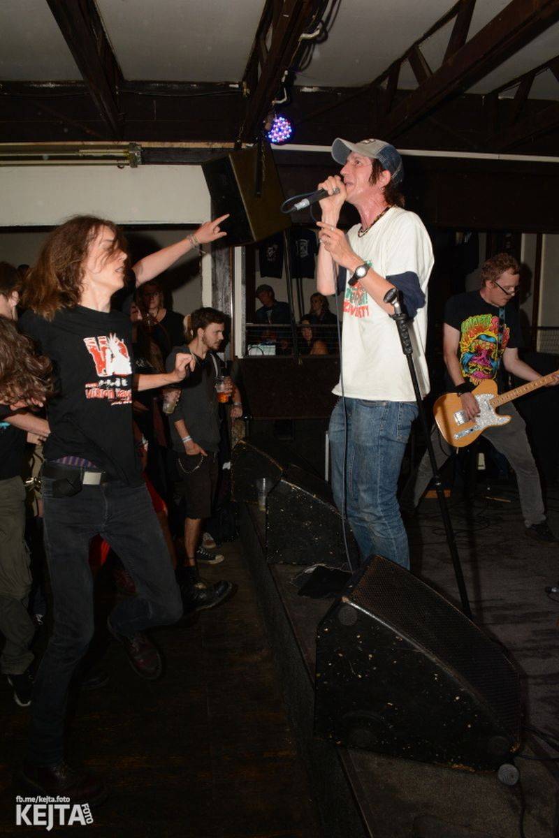 Za koule punk fest hostil v Modré Vopici SPS, The Fialky, Punk Floid i Houbu