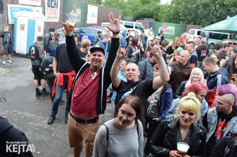 Za koule punk fest hostil v Modré Vopici SPS, The Fialky, Punk Floid i Houbu