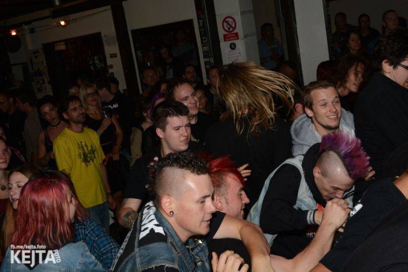 Za koule punk fest hostil v Modré Vopici SPS, The Fialky, Punk Floid i Houbu