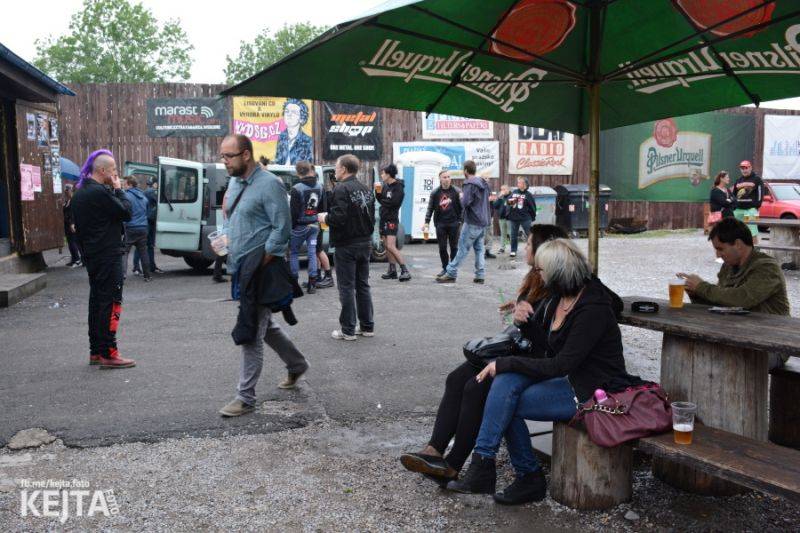 Za koule punk fest hostil v Modré Vopici SPS, The Fialky, Punk Floid i Houbu