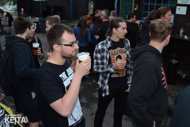 Za koule punk fest hostil v Modré Vopici SPS, The Fialky, Punk Floid i Houbu