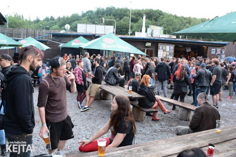 Za koule punk fest hostil v Modré Vopici SPS, The Fialky, Punk Floid i Houbu