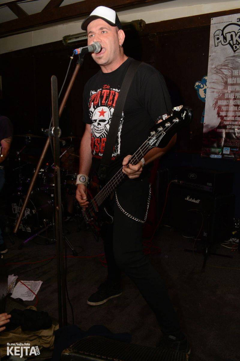 Za koule punk fest hostil v Modré Vopici SPS, The Fialky, Punk Floid i Houbu