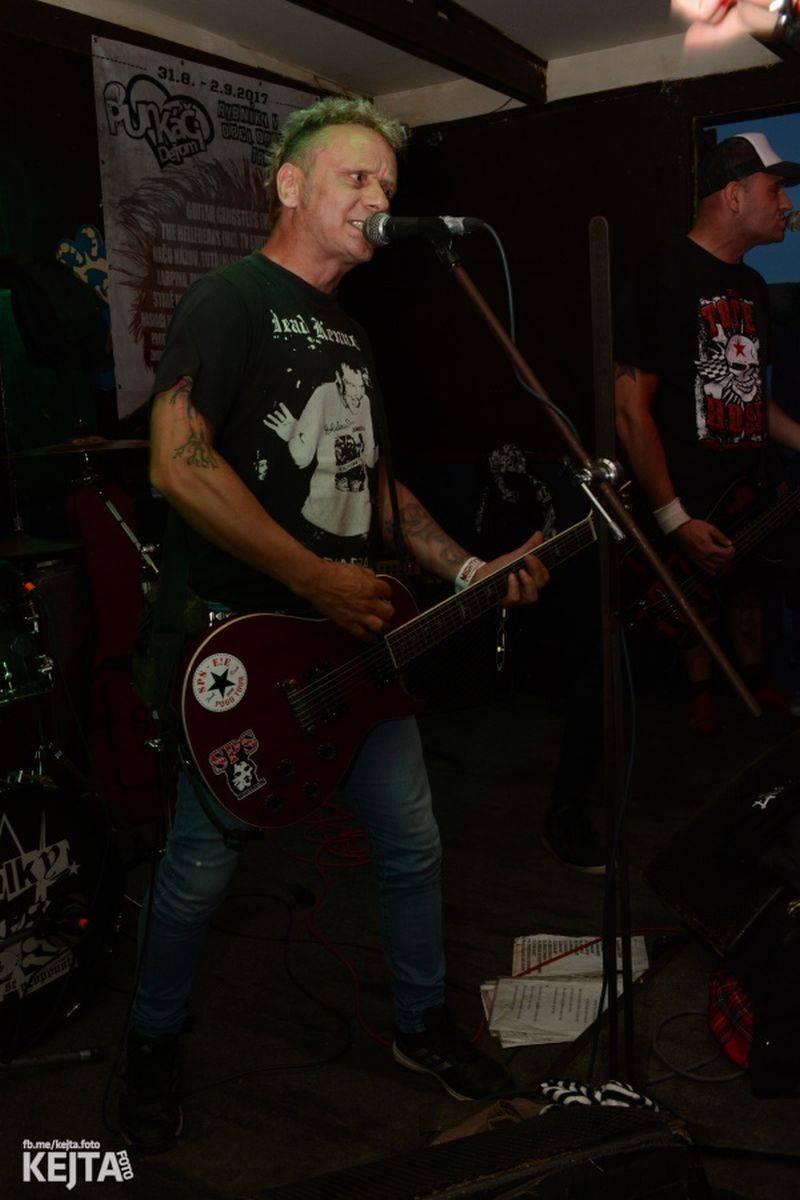 Za koule punk fest hostil v Modré Vopici SPS, The Fialky, Punk Floid i Houbu