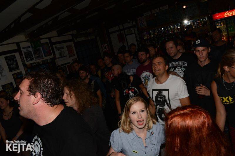 Za koule punk fest hostil v Modré Vopici SPS, The Fialky, Punk Floid i Houbu