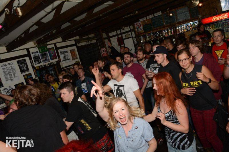 Za koule punk fest hostil v Modré Vopici SPS, The Fialky, Punk Floid i Houbu