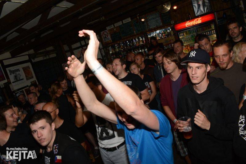 Za koule punk fest hostil v Modré Vopici SPS, The Fialky, Punk Floid i Houbu