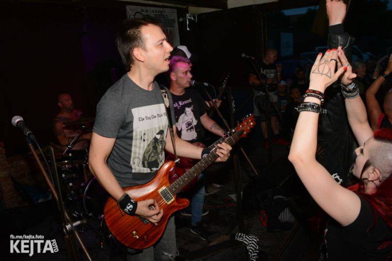 Za koule punk fest hostil v Modré Vopici SPS, The Fialky, Punk Floid i Houbu