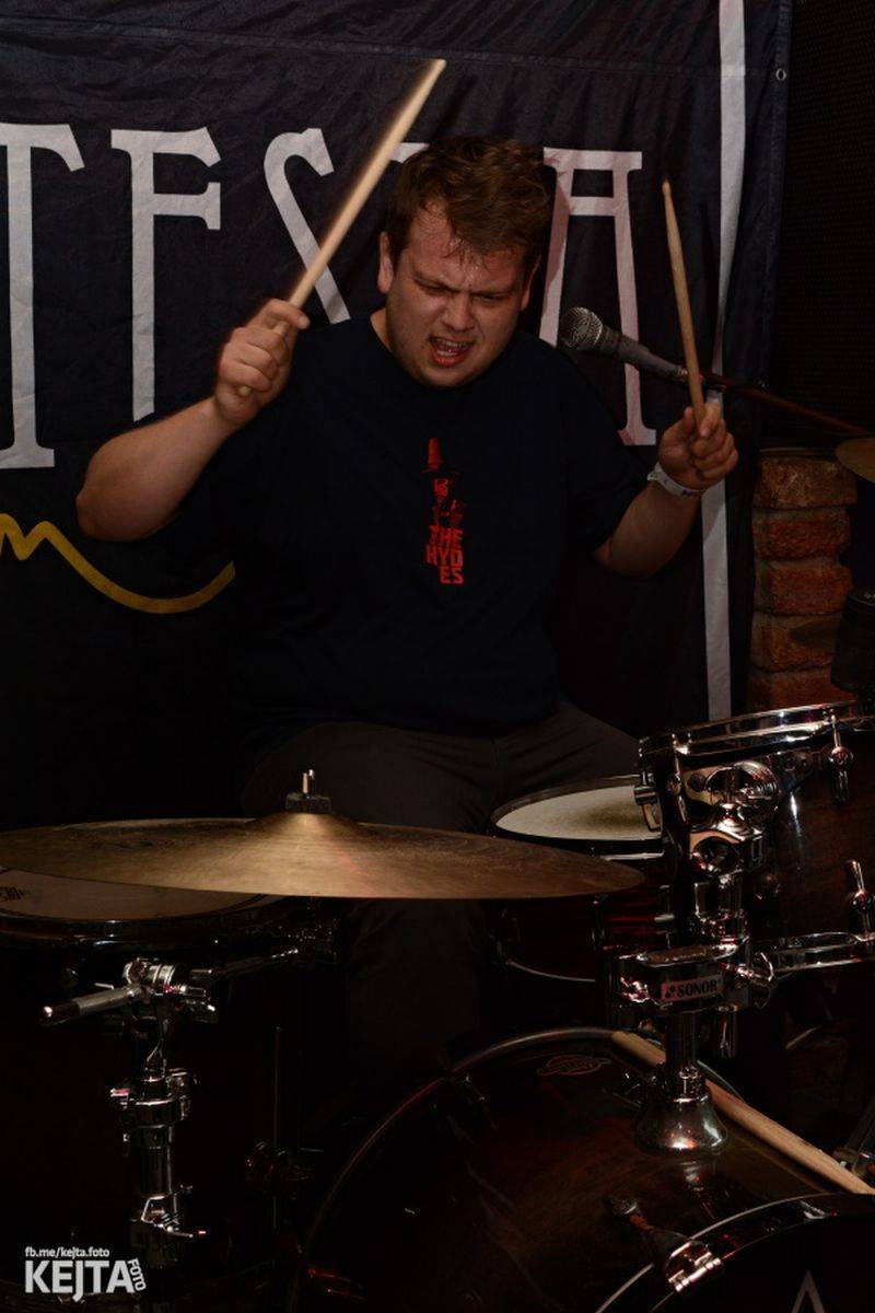 Za koule punk fest hostil v Modré Vopici SPS, The Fialky, Punk Floid i Houbu