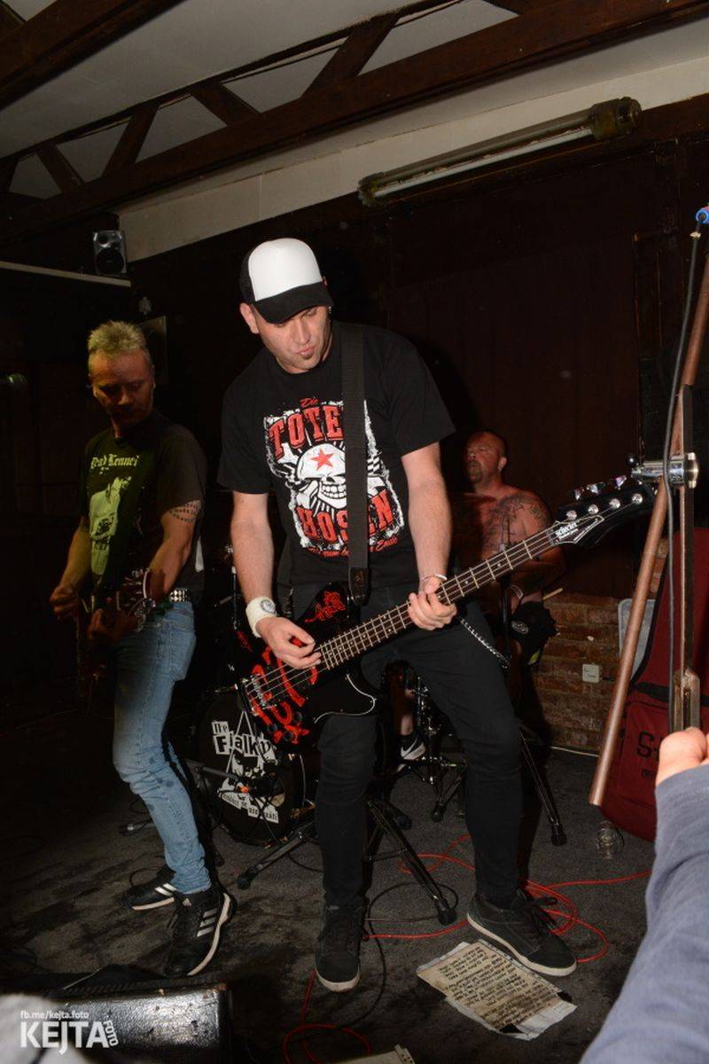 Za koule punk fest hostil v Modré Vopici SPS, The Fialky, Punk Floid i Houbu