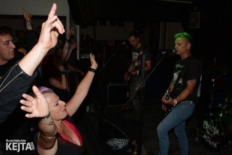 Za koule punk fest hostil v Modré Vopici SPS, The Fialky, Punk Floid i Houbu
