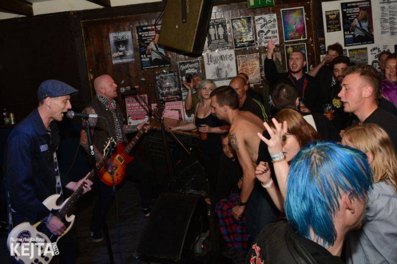 Za koule punk fest hostil v Modré Vopici SPS, The Fialky, Punk Floid i Houbu