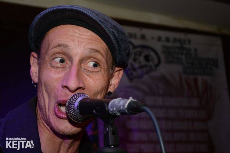 Za koule punk fest hostil v Modré Vopici SPS, The Fialky, Punk Floid i Houbu