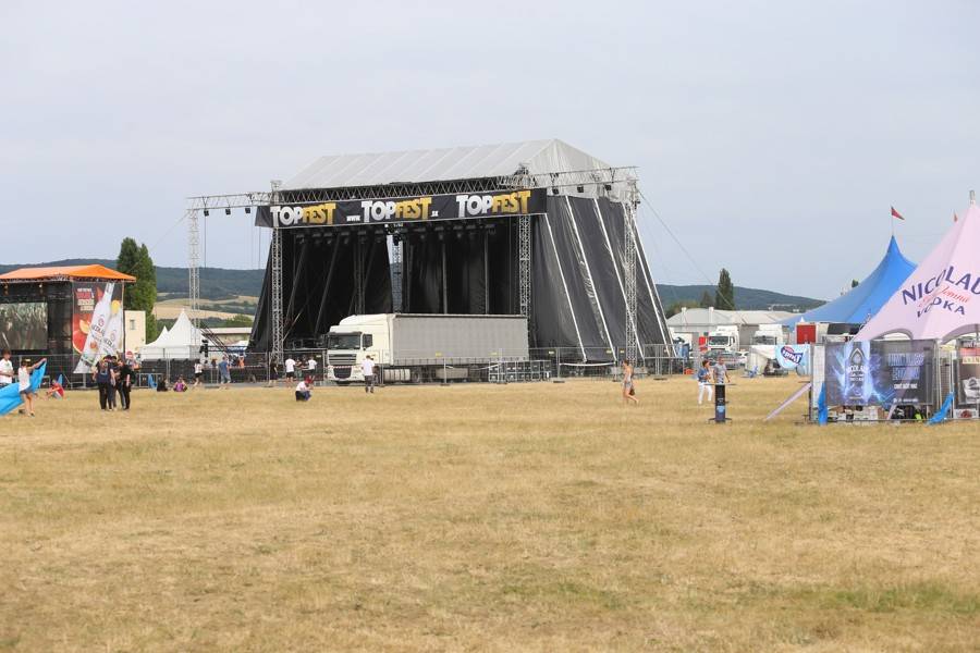 TopFest v Piešťanech: Program prvního dne narušil vítr, Rag'N'Bone Man i Bastille hráli na menších pódiích
