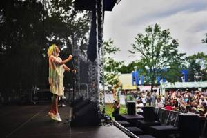 Festival v ulicích ovládl centrum Ostravy: Zpívali Lenny, Thom Artway nebo Emma Smetana