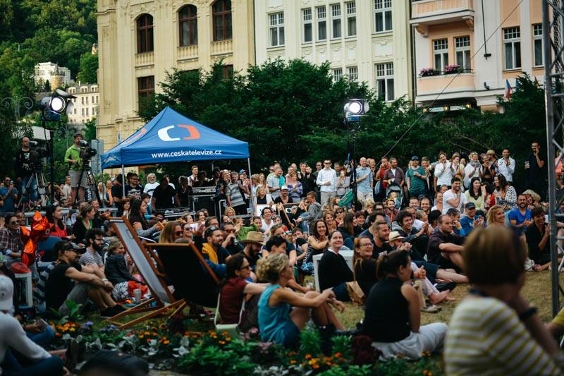 Filmové Karlovy Vary aplaudovaly hudbě: Vystoupil Xavier Baumaxa