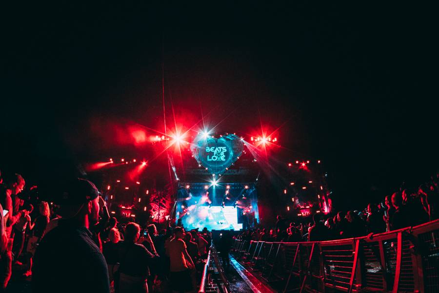 Festival Beats For Love: První den vzal Ostravu útokem Fatboy Slim a také průtrž mračen