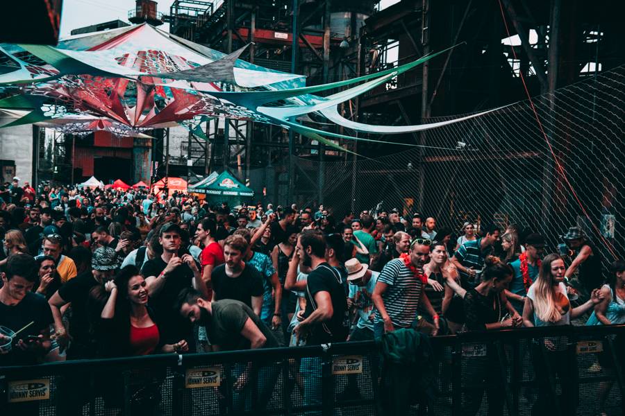 Festival Beats For Love: První den vzal Ostravu útokem Fatboy Slim a také průtrž mračen