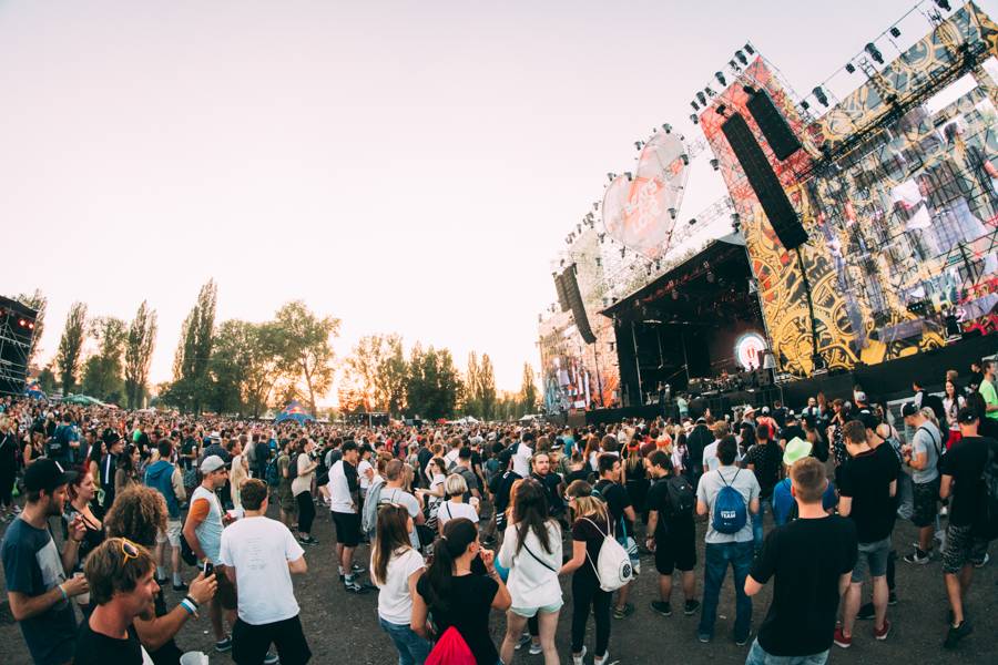 Druhý den Beats for Love: Krásné počasí, Headhunterz, N.O.H.A. a Wilkinson