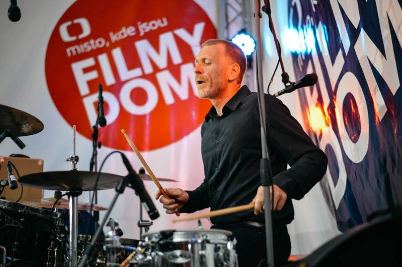 Houpací koně potěšili v Karlových Varech příznivce alternativního rocku