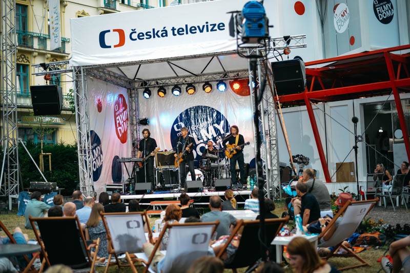 Houpací koně potěšili v Karlových Varech příznivce alternativního rocku