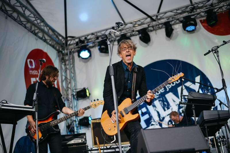 Houpací koně potěšili v Karlových Varech příznivce alternativního rocku