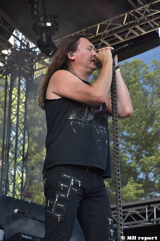 Pekelný ostrov Holýšov: V první den došlo na žádost o ruku, vystoupili David Koller, Harlej nebo Alkehol