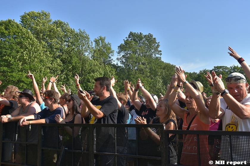 Pekelný ostrov Holýšov: V první den došlo na žádost o ruku, vystoupili David Koller, Harlej nebo Alkehol