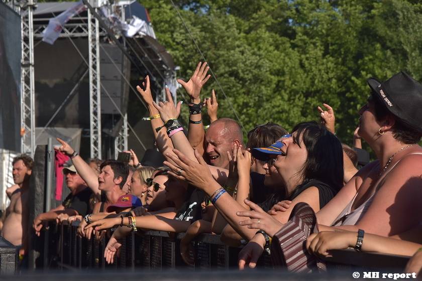 Pekelný ostrov Holýšov: V první den došlo na žádost o ruku, vystoupili David Koller, Harlej nebo Alkehol