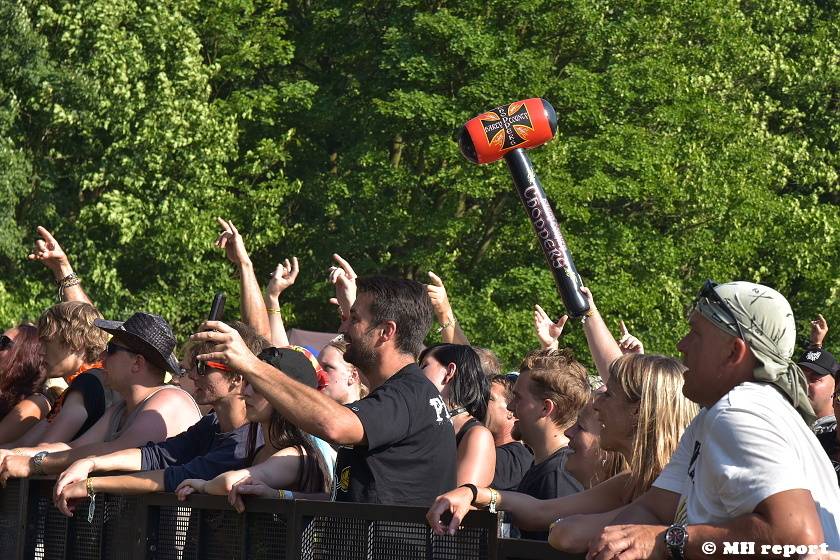 Pekelný ostrov Holýšov: V první den došlo na žádost o ruku, vystoupili David Koller, Harlej nebo Alkehol