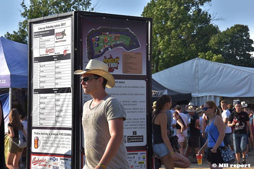 Pekelný ostrov Holýšov: V první den došlo na žádost o ruku, vystoupili David Koller, Harlej nebo Alkehol